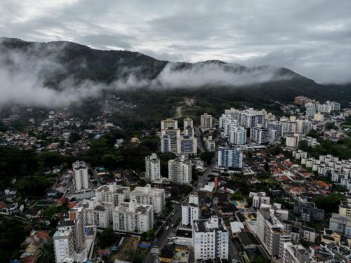 Frente fria avança e pode trazer temporais para SC nesta quinta