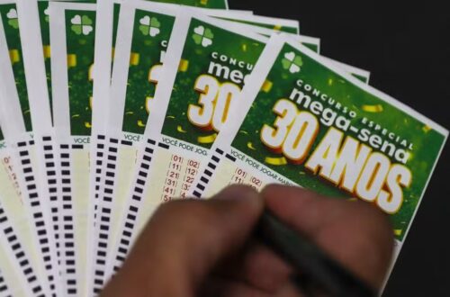 Ganhadores da Mega de R$ 336 milhões estão fora do Brasil e correm contra o tempo