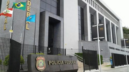 Golpe em banco termina com três homens levados à Polícia Federal em SC