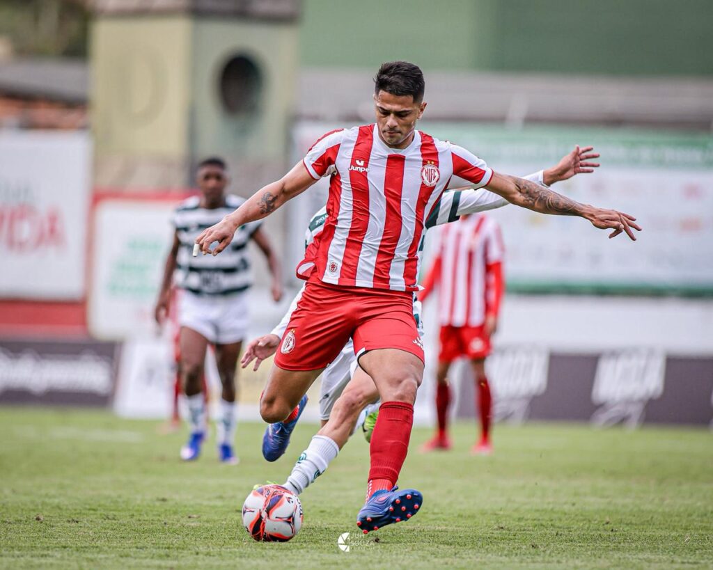 Hercílio Luz entra em campo com chance de virar líder da Série B