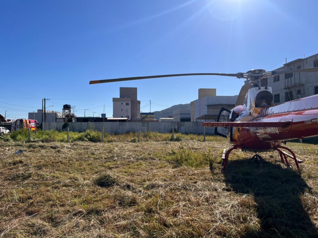 Homem sofre parada cardíaca e é salvo por equipe aérea em SC