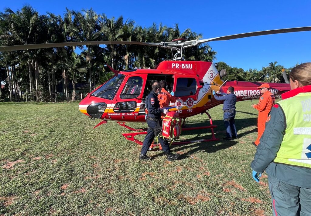 Jovem perde controle de moto e é socorrido de helicóptero em SC