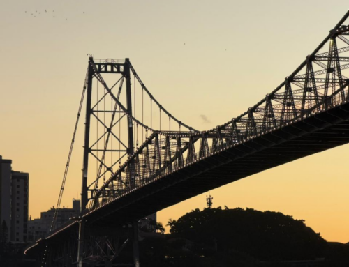 Livro revela fotos raras da construção da Ponte Hercílio Luz em Florianópolis