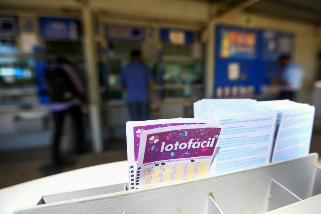Lotofácil sorteia prêmio milionário e divulga dezenas do concurso 3697 - Foto: Marcelo Camargo/Agência Brasil