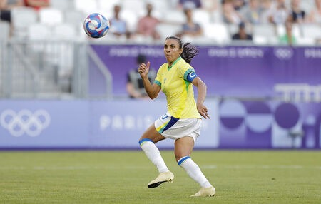 Marta volta à Seleção e pega EUA em duelos decisivos antes da Copa