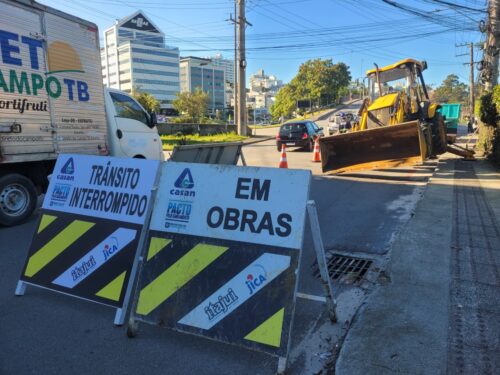 Motoristas enfrentam bloqueio em acesso à SC-401 em Florianópolis
