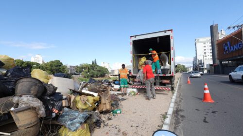 Mutirão retira 8 toneladas de lixo do Rio Tubarão e resultado surpreende