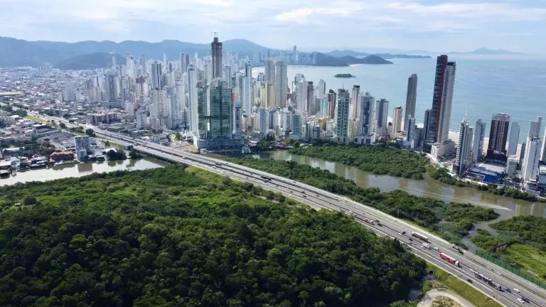 Obras na BR-101 vão bloquear acesso importante em Balneário Camboriú
