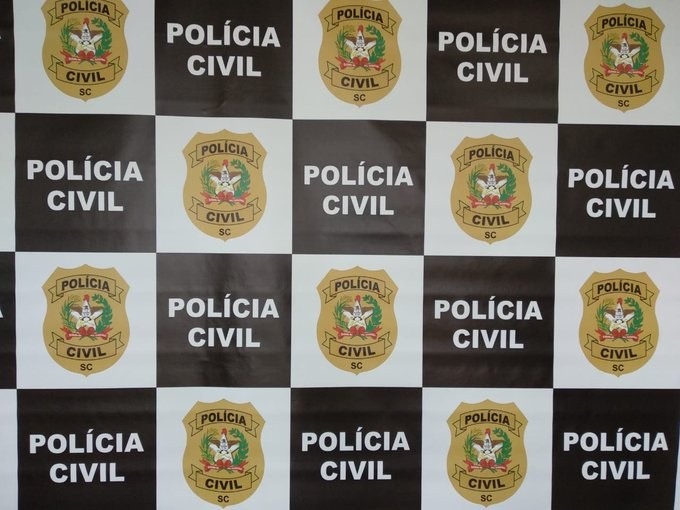 Operação em Palhoça descobre peças de carros furtados e termina com prisão