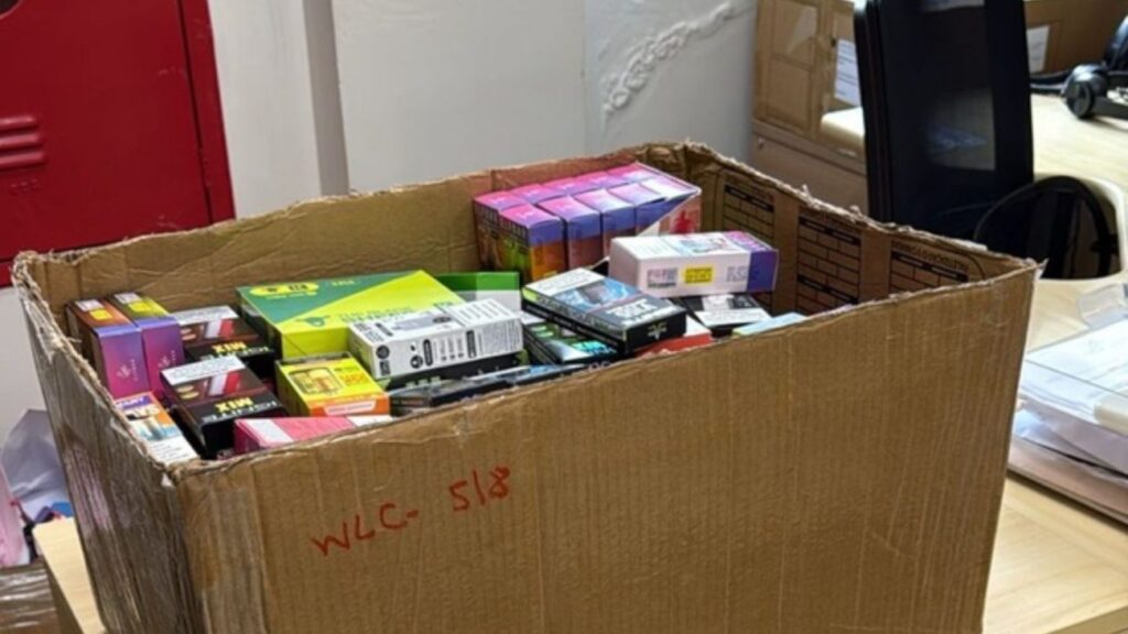 PF prende homem com centenas de cigarros eletrônicos ilegais em cidade de SC