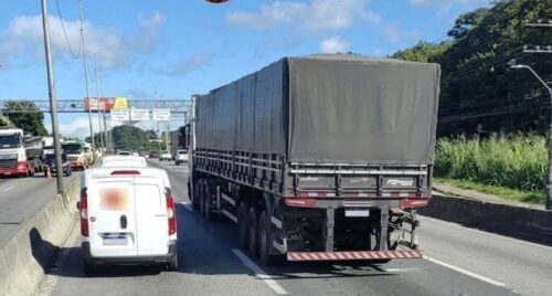 Pane em carreta trava BR-101 e provoca fila quilométrica em SC