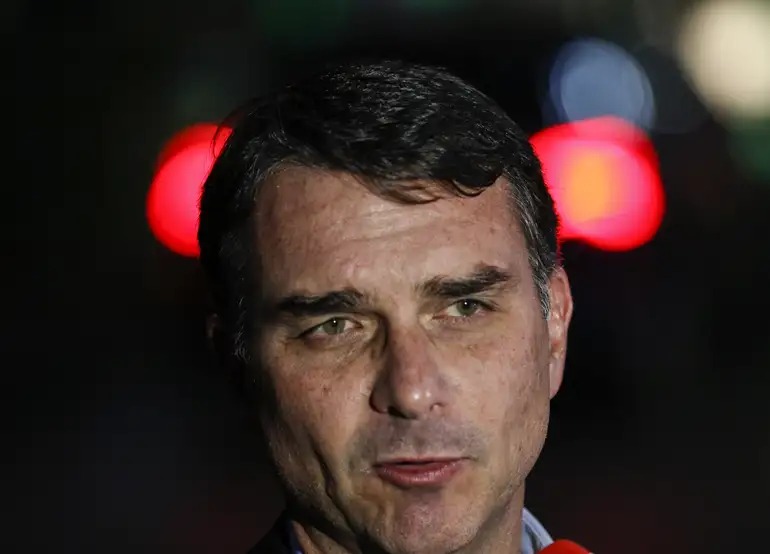Pesquisa de 2026 vira alvo de ação de Flávio Bolsonaro no TSE