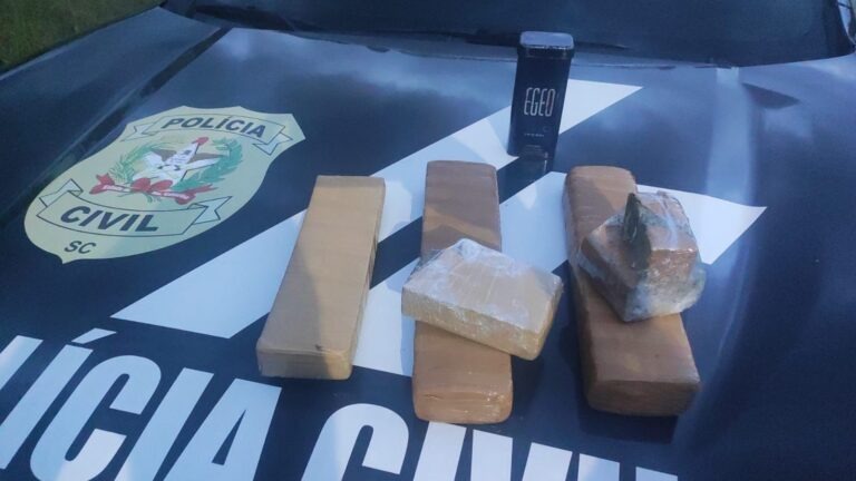 Polícia faz operação contra tráfico na Grande Florianópolis e prende suspeito