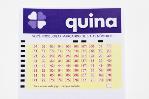 Quina acumula e prêmio milionário agita apostadores; veja números sorteados
