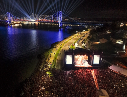 Show de Joss Stone e Padre Fábio levam multidão à Ponte Hercílio Luz