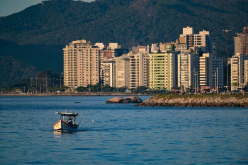 Sol aparece, mas chuva rápida pode surpreender em SC