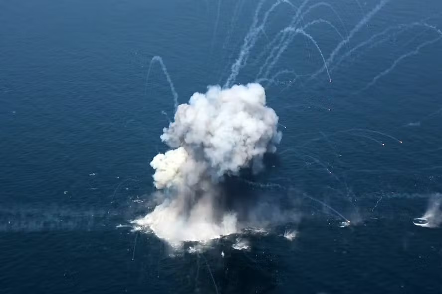 Tensão no Golfo: Irã barra navios e nega ataque dos EUA