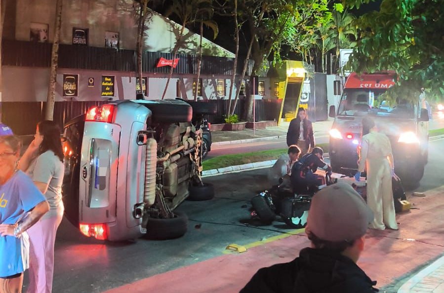 Colisão entre veículo e autopropelido deixa dois feridos graves em Balneário Camboriú