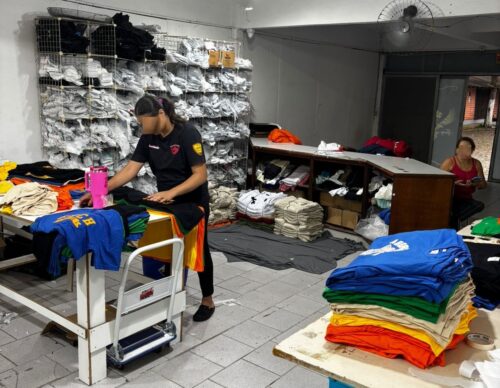 Operação contra pirataria apreende estoque milionário de mercadorias em Brusque