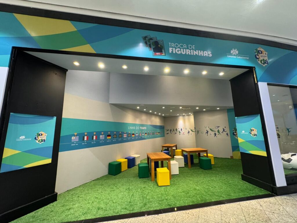 Troca de figurinhas do álbum da Copa do Mundo movimenta shoppings de Itajaí e BC