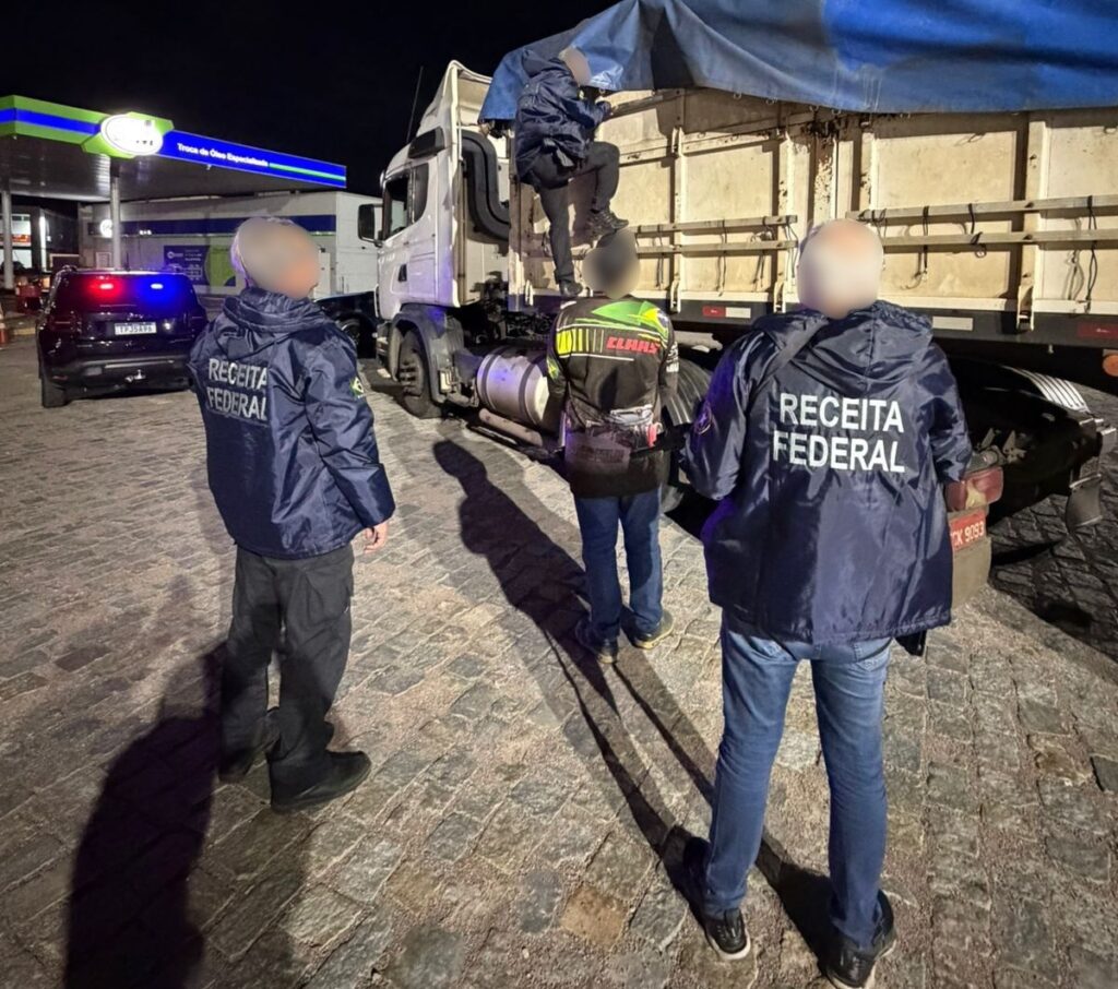 Carga milionária de cigarros contrabandeados do Paraguai é apreendida em Itajaí