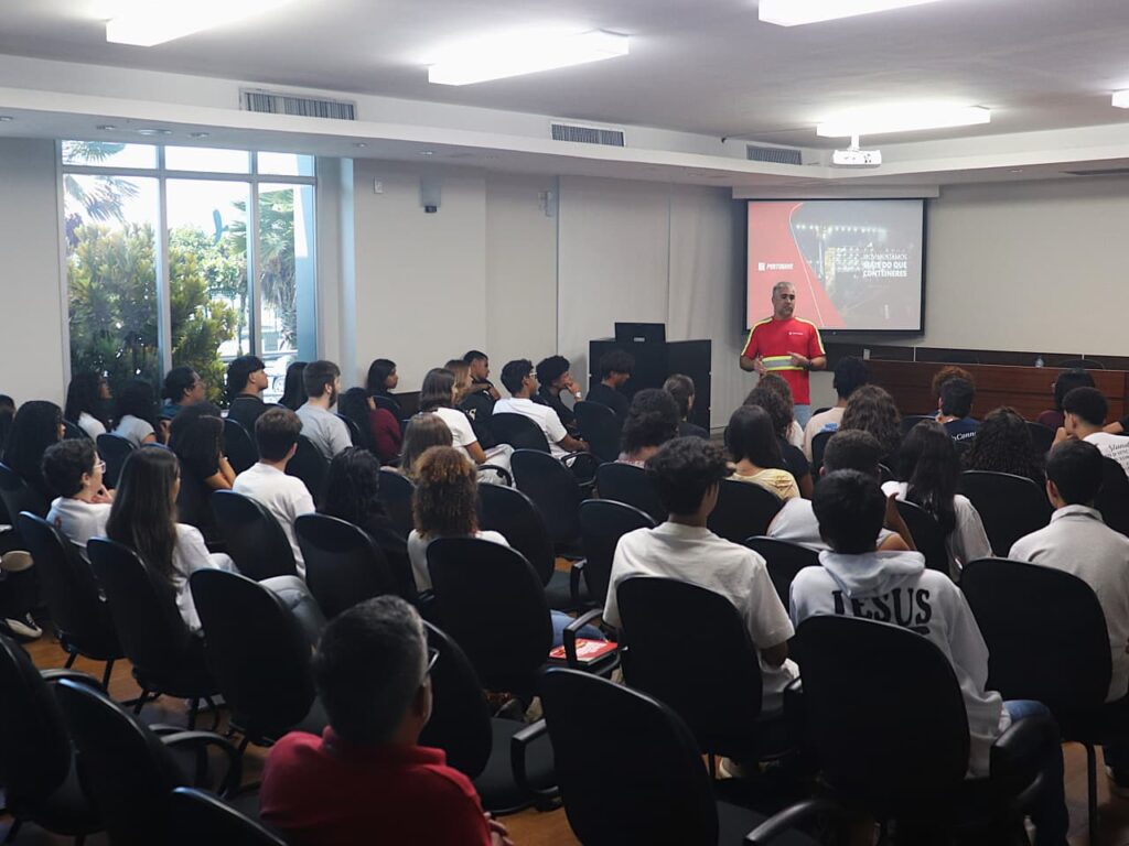 "Embarca Aí": programa da Portonave aproxima 50 estudantes do mercado de trabalho em Navegantes. - Foto: Divulgação/Portonave