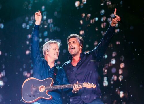 Itajaí celebra 166 anos com festa, obras e show de Victor & Leo