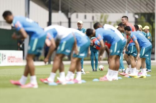 Ancelotti faz mistério e mantém dúvida sobre time do Brasil na estreia da Copa