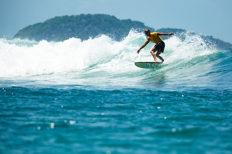 Balneário Camboriú abre inscrições para campeonato de surf que promete agitar a Praia Central
