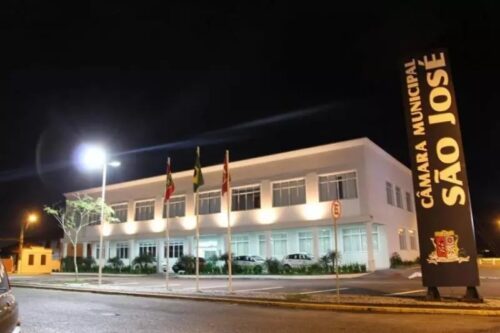 Câmara de São José oficializa aumento de 38% no auxílio dos vereadores