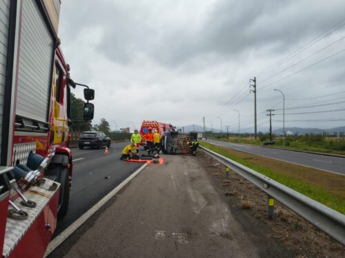 Capotamento na BR-101 em Tubarão mobiliza bombeiros e chama atenção de motoristas