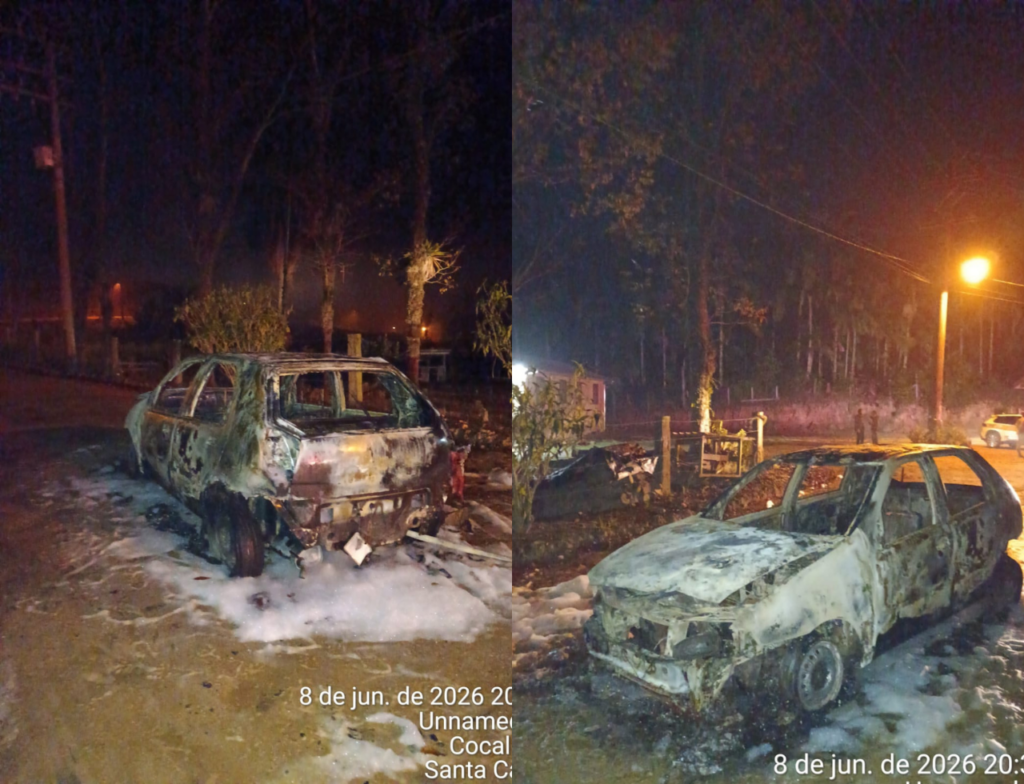 Carro é destruído por incêndio em estrada de Cocal do Sul durante a noite