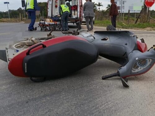 Colisão entre carro e moto deixa motociclista ferido em Morro da Fumaça