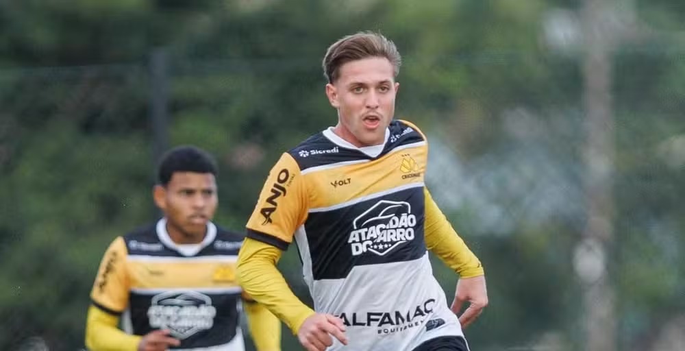 Criciúma garante joia da base e renova contrato de volante até 2027