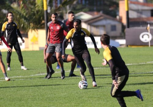 Criciúma goleia em jogo-treino e mira entrada no G-4 da Série B
