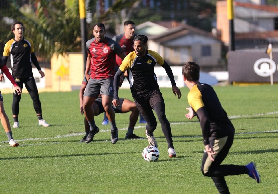 Criciúma goleia em jogo-treino e mira entrada no G-4 da Série B