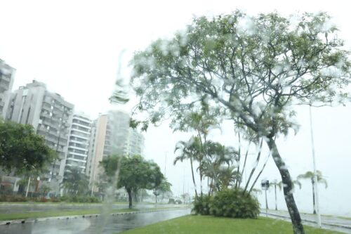 Defesa Civil faz alerta: chuva forte pode atingir SC e risco de alagamentos aumenta