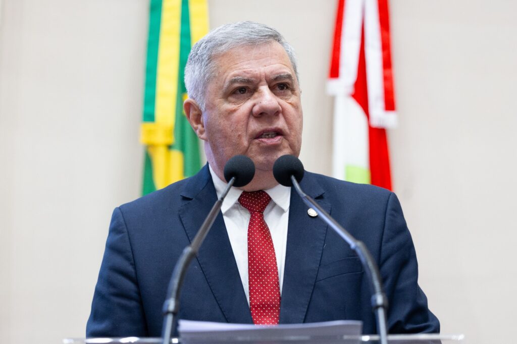 Deputado tenta reabrir debate sobre caso Orelha e cobra explicações após arquivamento