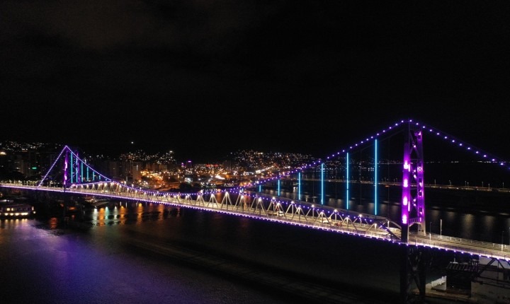 Evento dos 100 anos da Ponte Hercílio Luz é interrompido após invasão de área proibida