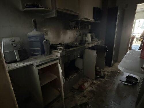 Incêndio assusta moradores e deixa apartamento tomado pela fumaça em Laguna