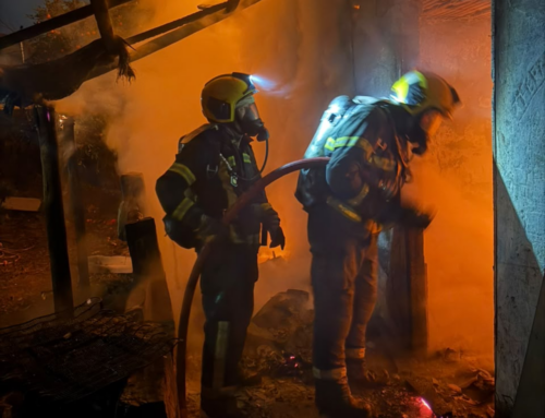Incêndio destrói casa abandonada e termina com demolição da estrutura em Criciúma