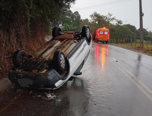 Jovem perde controle do carro e capota em estrada de Urussanga