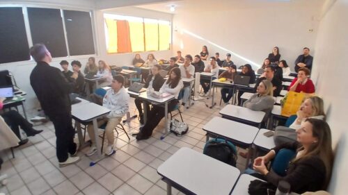 Jovens de 15 a 17 anos podem participar de programa gratuito que prepara para o mercado de trabalho