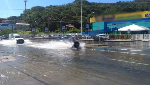 Maré alta acende alerta em SC: cidades podem registrar alagamentos nesta segunda e terça