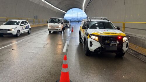 Motociclista morre após ser fechado por carro dentro de túnel em Florianópolis