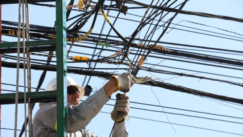 Mutirão já retira mais de 66 km de fios e transforma ruas de Tubarão