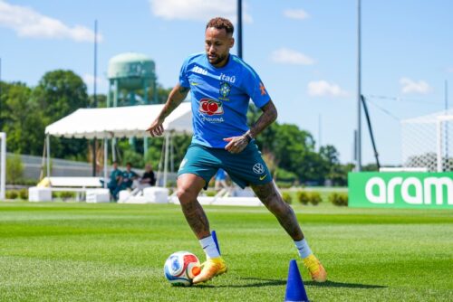 Neymar treina sem restrições e se aproxima de estreia pelo Brasil na Copa