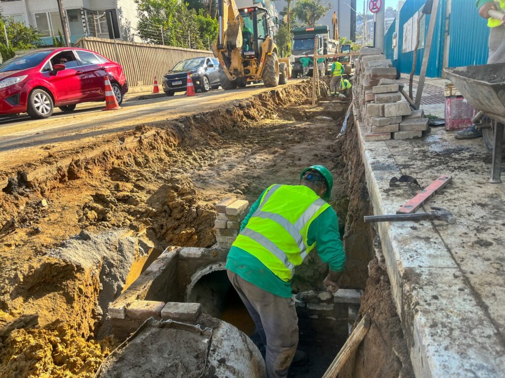Obra promete reduzir alagamentos em região movimentada de Balneário Camboriú
