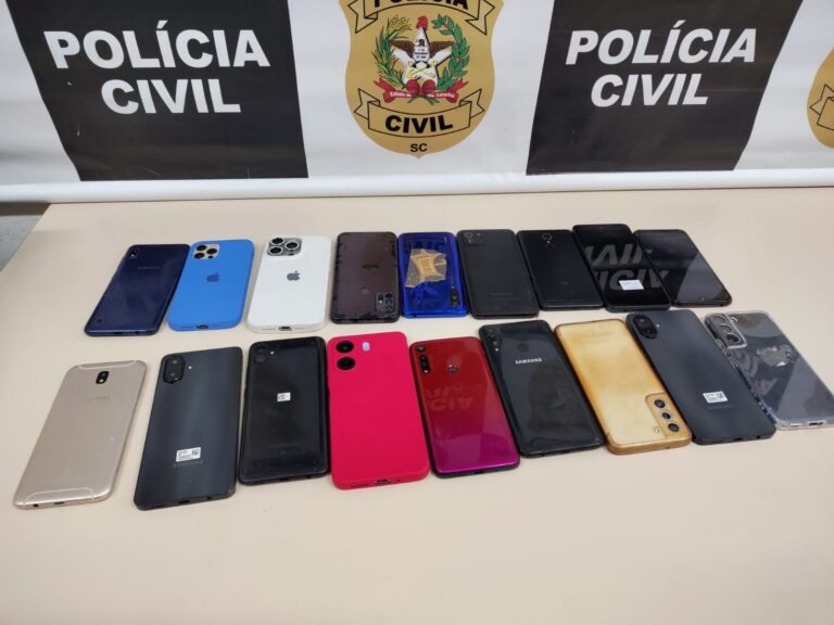 Operação da Polícia Civil prende suspeitos e apreende celulares no Centro de Florianópolis