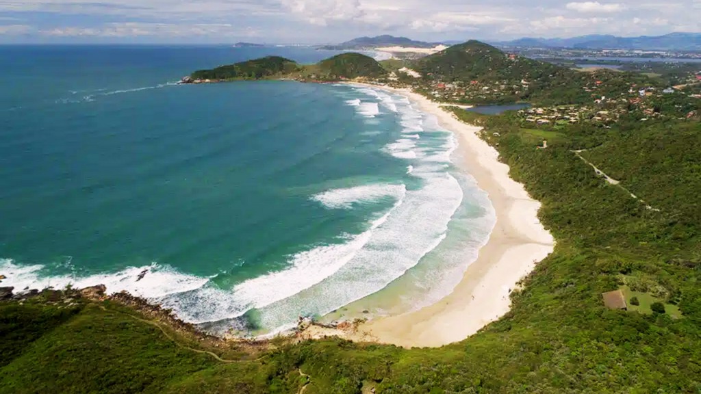 Praia de SC entra em ranking mundial e supera destinos famosos do Brasil